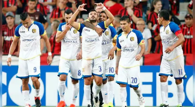 Deportivo Capiatá igualó 3-3 ante el Atlético Paranaense, por la tercera ronda de la Copa Libertadores. Deportivo Capiatá igualó 3-3 ante el Atlético Paranaense, por la tercera ronda de la Copa Libertadores.