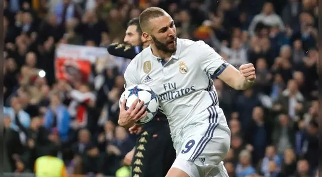 Karim Benzema celebra su gol al Nápoli. Karim Benzema celebra su gol al Nápoli.