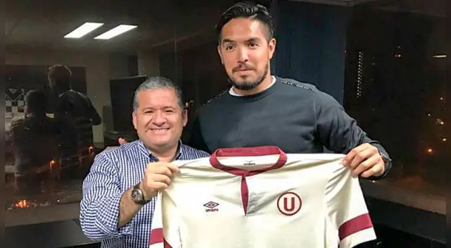 César Vento durante la presentación de Universitario. César Vento durante la presentación de Universitario.