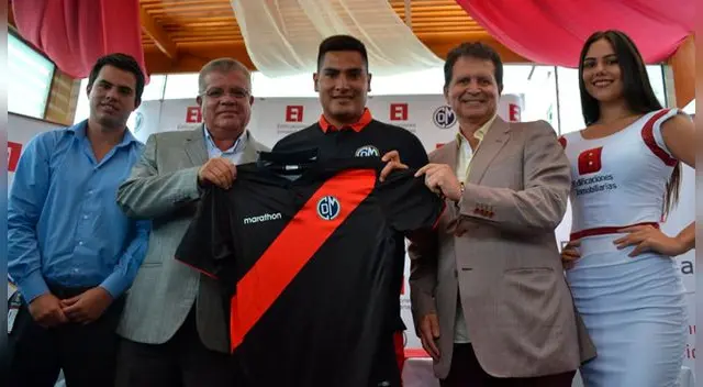 Diego Mayora durante su presentación como jugador de Municipal.