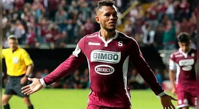 Rolando Blackburn celebra un gol con Deportivo Saprissa.