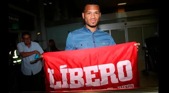 Rolando Blackburn llegó a Lima para jugar por el Sporting Cristal. Rolando Blackburn llegó a Lima para jugar por el Sporting Cristal.