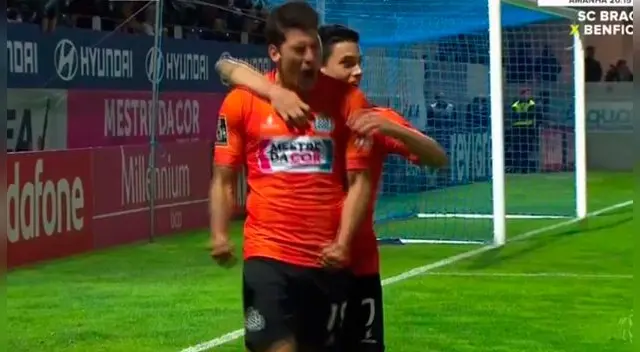 Iván Bulos celebra su primer gol con el Boavista.