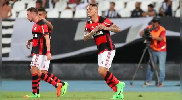 Paolo Guerrero celebra su gol al Madureira gracias a la asistencia de Miguel Trauco. Paolo Guerrero celebra su gol al Madureira gracias a la asistencia de Miguel Trauco.