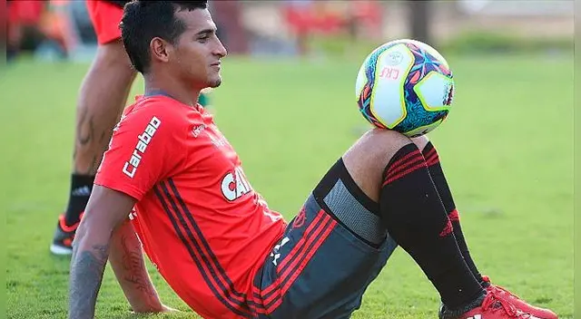 Miguel Trauco desata locura en Brasil con el Flamengo.