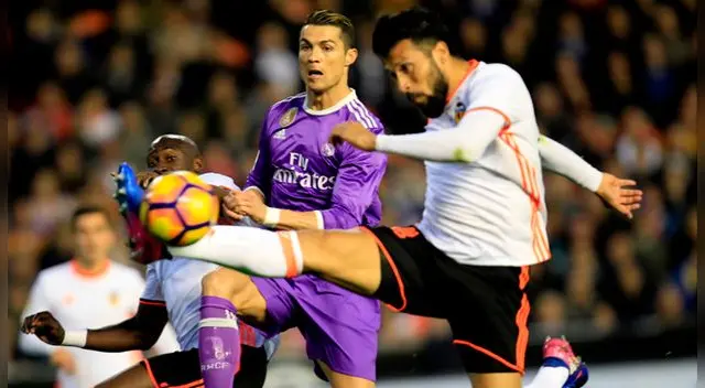 Real Madrid cayó 2-1 ante Valencia y la Liga Santander se puso al rojo vivo