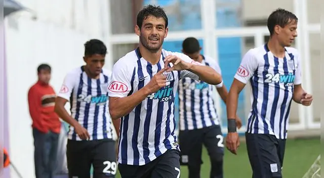 Luis Aguiar celebra su gol a Comerciantes Unidos.
