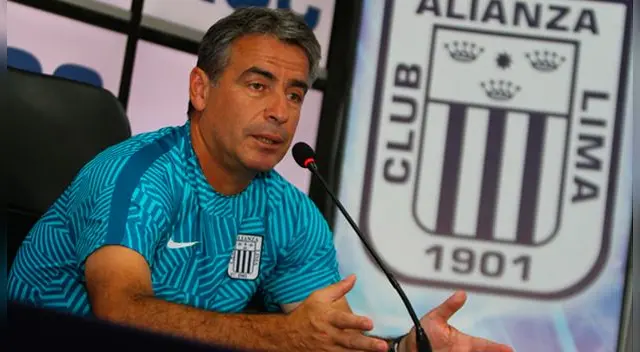 Pablo Bengoechea durante una conferencia de prensa de Alianza Lima. Pablo Bengoechea durante una conferencia de prensa de Alianza Lima.