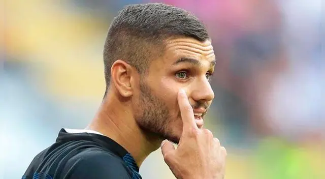 Mauro Icardi, desafiante en un partido del Inter de Milán. Mauro Icardi, desafiante en un partido del Inter de Milán.