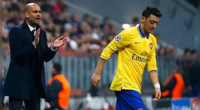 Pep Guardiola y Mesut Ozil durante un Bayern Múnich-Arsenal. Pep Guardiola y Mesut Ozil durante un Bayern Múnich-Arsenal.