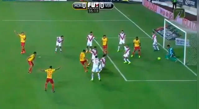 Pedro Gallese le niega el gol a Sebastián Vegas Pedro Gallese le niega el gol a Sebastián Vegas