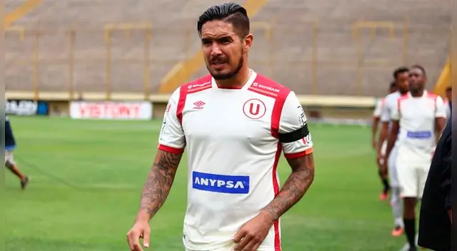 Juan Vargas antes de un partido con Universitario. Juan Vargas antes de un partido con Universitario.