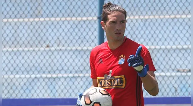 Mauricio Viana durante un partido de Sporting Cristal. Mauricio Viana durante un partido de Sporting Cristal.