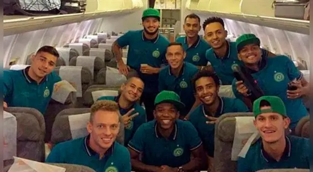 Plantel de jugadores del Chapecoense previo a su viaje a Venezuela Plantel de jugadores del Chapecoense previo a su viaje a Venezuela