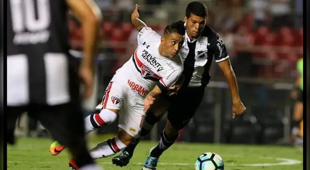 Christian Cueva durante una acción de juego en el Sao Paulo-ABC. Christian Cueva durante una acción de juego en el Sao Paulo-ABC.