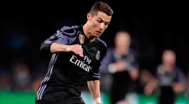 Cristiano Ronaldo tiene 32 años, los pasan y pesan. Cristiano Ronaldo tiene 32 años, los pasan y pesan.