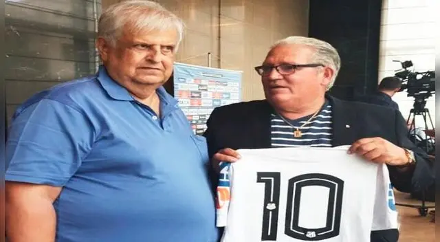 Ramón Mifflin fue homenajeado por las autoridades del club brasileño Ramón Mifflin fue homenajeado por las autoridades del club brasileño