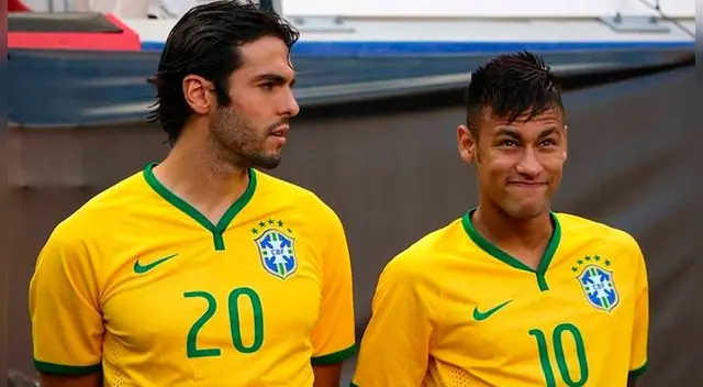 Kaká y Neymar durante su etapa en la selección brasileña. Kaká y Neymar durante su etapa en la selección brasileña.
