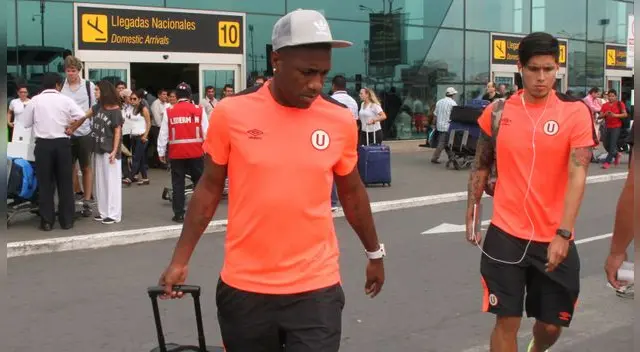 Universitario: hinchas cremas encararon a jugadores tras arribo de Cutervo Universitario: hinchas cremas encararon a jugadores tras arribo de Cutervo