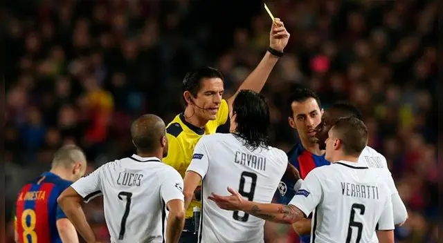 Deniz Aytekin durante el Barcelona-PSG en el Camp Nou. Deniz Aytekin durante el Barcelona-PSG en el Camp Nou.
