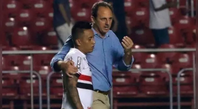 Rogerio Ceni y Christian Cueva tras un partido del Sao Paulo.
