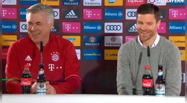 Xabi Alonso y Carlo Ancelotti bromearon en una rueda de prensa del Bayern Munich. Xabi Alonso y Carlo Ancelotti bromearon en una rueda de prensa del Bayern Munich.