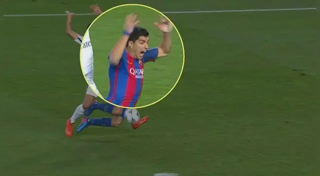 Penal inexistente sobre Suárez. Se queja de una falta pero tras las imágenes nunca existió. Debió ser expulsado por fingir. 