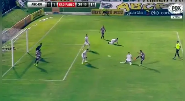 En el Sao Paulo vs. ABC, Christian Cueva se mandó con un golazo.