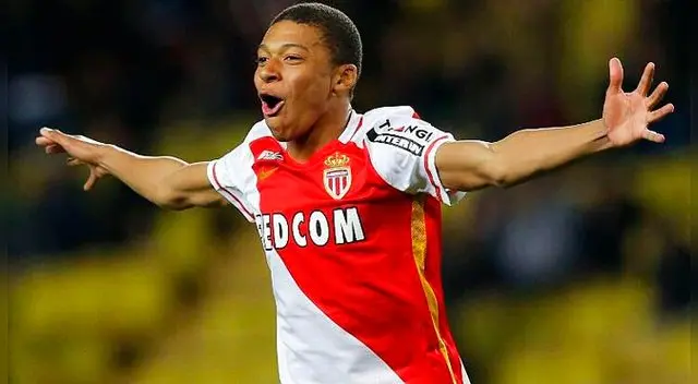 Kylian Mbappé celebra un gol con el Mónaco.