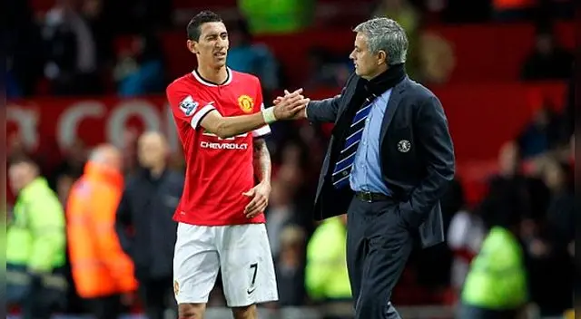 Angel di María y José Mourinho se saludan tras un Manchester United-Chelsea. Angel di María y José Mourinho se saludan tras un Manchester United-Chelsea.