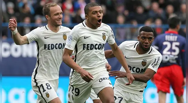 Kylian Mbappé celebra uno de sus goles con el Mónaco al Caen. Kylian Mbappé celebra uno de sus goles con el Mónaco al Caen.