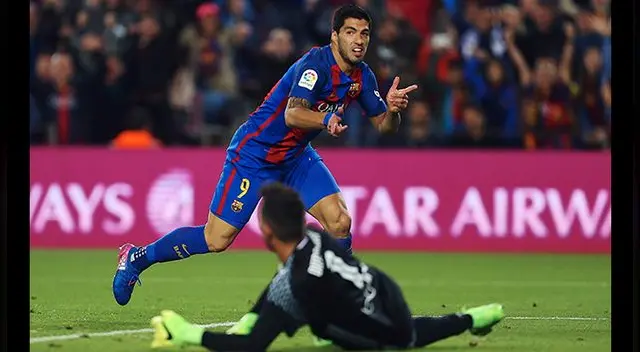 Luis Suárez celebra uno de sus goles al Valencia. Luis Suárez celebra uno de sus goles al Valencia.
