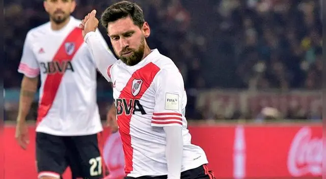 Lionel Messi posando con la camiseta del River Plate. Fuente: Goal.com Lionel Messi posando con la camiseta del River Plate. Fuente: Goal.com