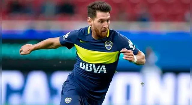 Lionel Messi posando con la camiseta de Boca Juniors. Fuente: Goal.com Lionel Messi posando con la camiseta de Boca Juniors. Fuente: Goal.com