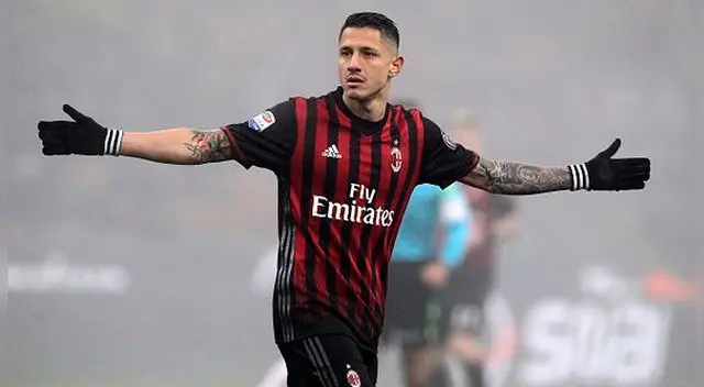Gianluca Lapadula durante un partido del AC Milan. Gianluca Lapadula durante un partido del AC Milan.