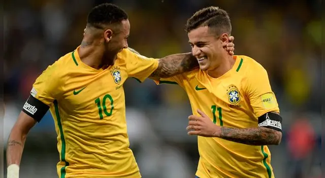 Philippe Coutinho celebra un gol de Brasil con Neymar. Philippe Coutinho celebra un gol de Brasil con Neymar.