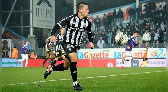 Cristian Benavente jugó con el Sporting Charleroi en el fútbol de Bélgica.