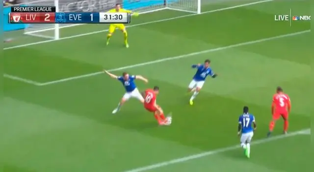 En el Liverpool vs. Everton, Philippe Coutinho metió un golazo.