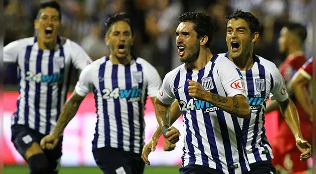 Germán Pacheco celebra su gol a Universitario.