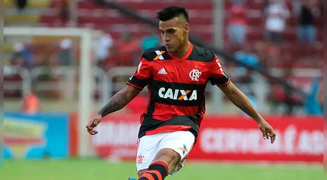 Miguel Trauco durante un partido del Flamengo Miguel Trauco durante un partido del Flamengo