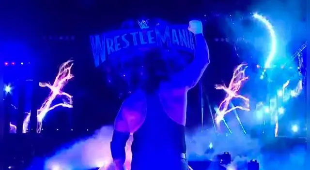 En WWE Wrestlemania 33, The Undertaker vs. Roman Reigns. En WWE Wrestlemania 33, The Undertaker vs. Roman Reigns.