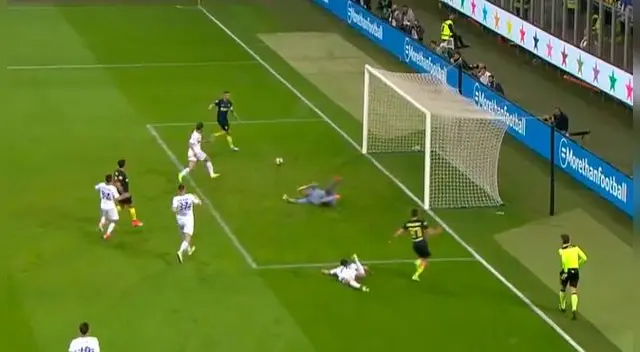 En el Inter de Milan vs. Sampdoria, Mauro Icardi se falló un gol sin arquero. En el Inter de Milan vs. Sampdoria, Mauro Icardi se falló un gol sin arquero.
