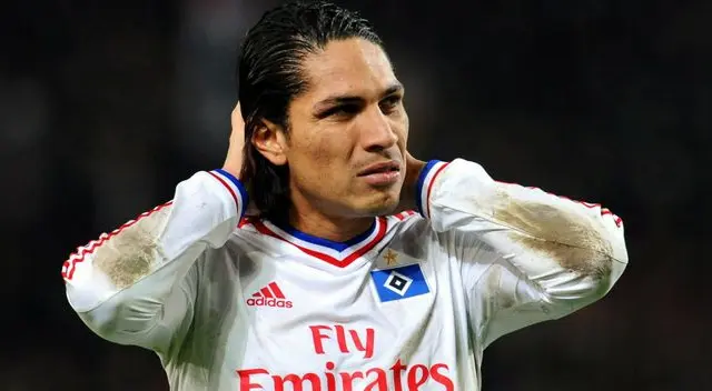 Paolo Guerrero revela por qué le lanzó botellazo a hincha del Hamburgo. Paolo Guerrero revela por qué le lanzó botellazo a hincha del Hamburgo.