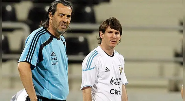 Sergio Batista y Lionel Messi durante un entrenamiento de la Selección Argentina.