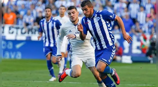 Theo Hernández conduce un balón ante Mateo Kovacic. Theo Hernández conduce un balón ante Mateo Kovacic.