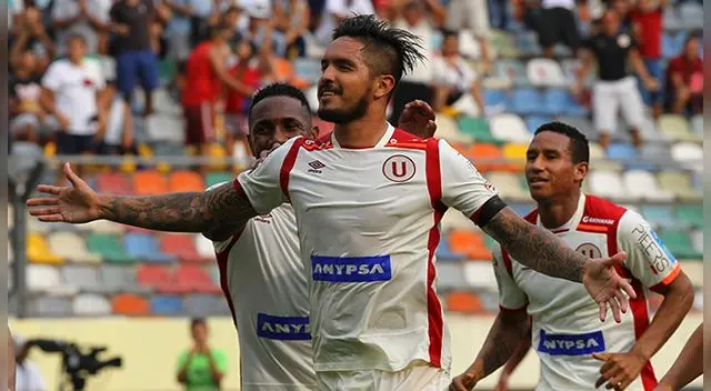 Juan Vargas celebra su gol a Sport Huancayo en el Monumental.