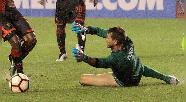 Diego Penny durante el partido de Melgar ante Emelec.