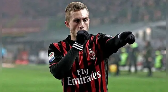 Gerard Deulofeu celebra un gol con el AC Milan.