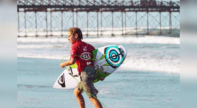 el perú es cuna de grandes surfistas.