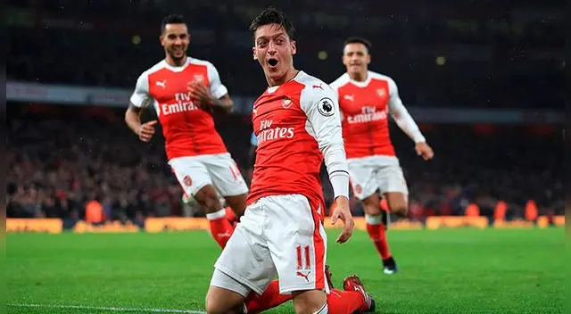 Mesut Ozil celebra un gol con el Arsenal. Mesut Ozil celebra un gol con el Arsenal.